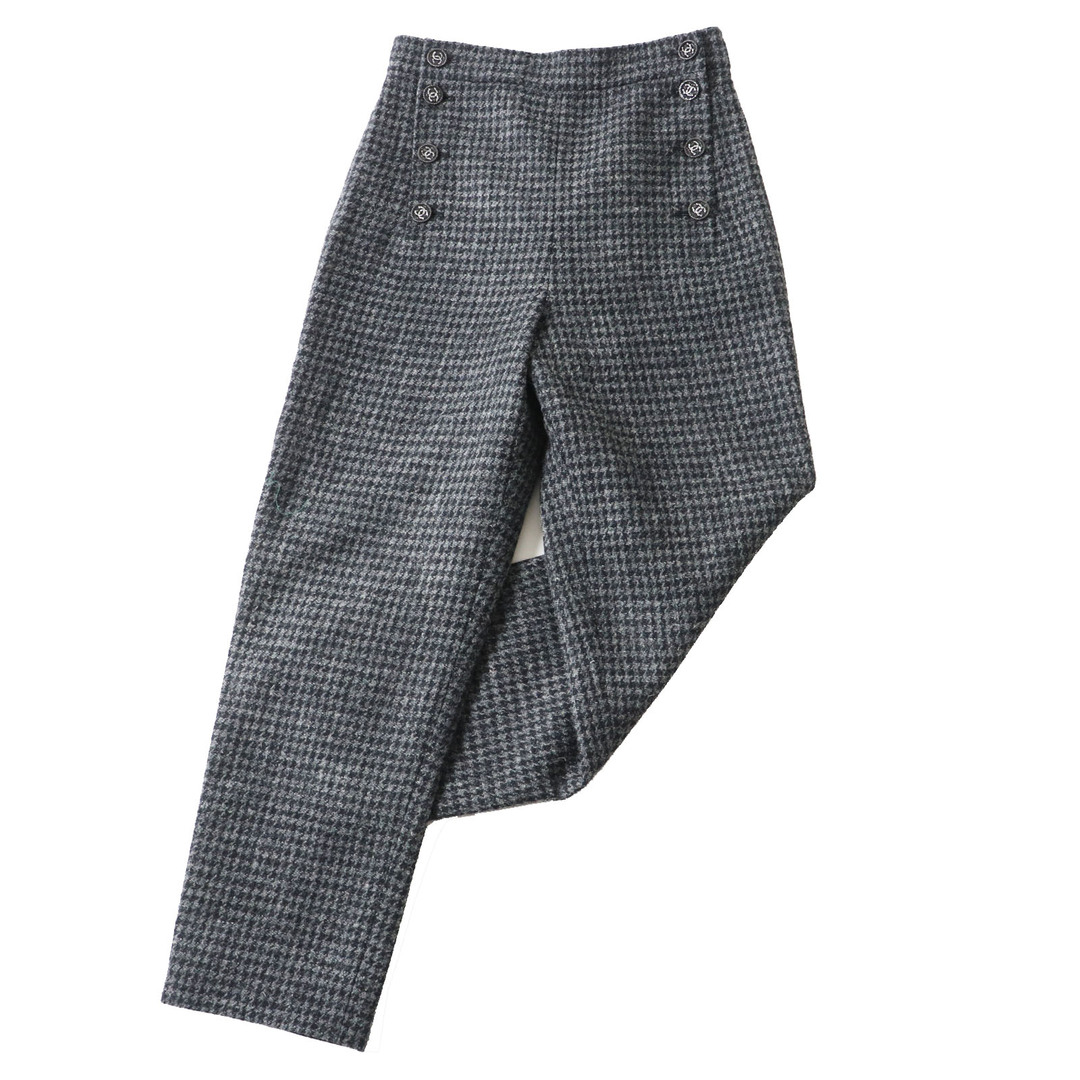 CHANEL - 極美品 CHANEL シャネル P73635 ウール100％ ココマークボタン付き ツイード ロングパンツ グレー×ブラック 千鳥格子柄 裏地シルク 36 フランス製 正規品 レディース