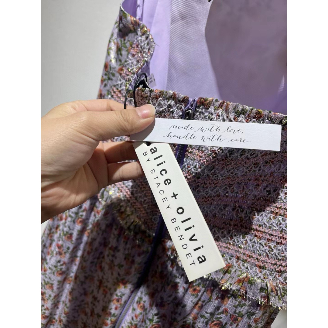 Alice+Olivia(アリスアンドオリビア)の❤️★Alice olive　新作新品　紫　花柄　ロングワンピース レディースのワンピース(ロングワンピース/マキシワンピース)の商品写真