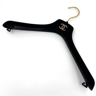 CHANEL - CHANEL ハンガー 3本セットの通販 by .|シャネルならラクマ CHANEL - CHANEL ハンガー 3本セットの通販 by .|シャネルならラクマ