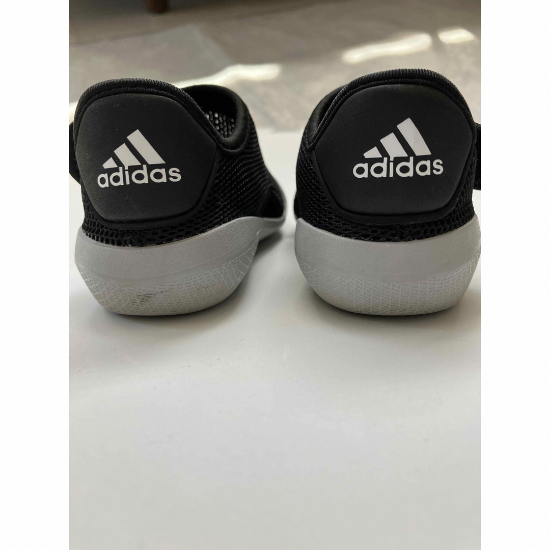 adidas(アディダス)のadidas サンダル　15.0㎝ キッズ/ベビー/マタニティのキッズ靴/シューズ(15cm~)(サンダル)の商品写真