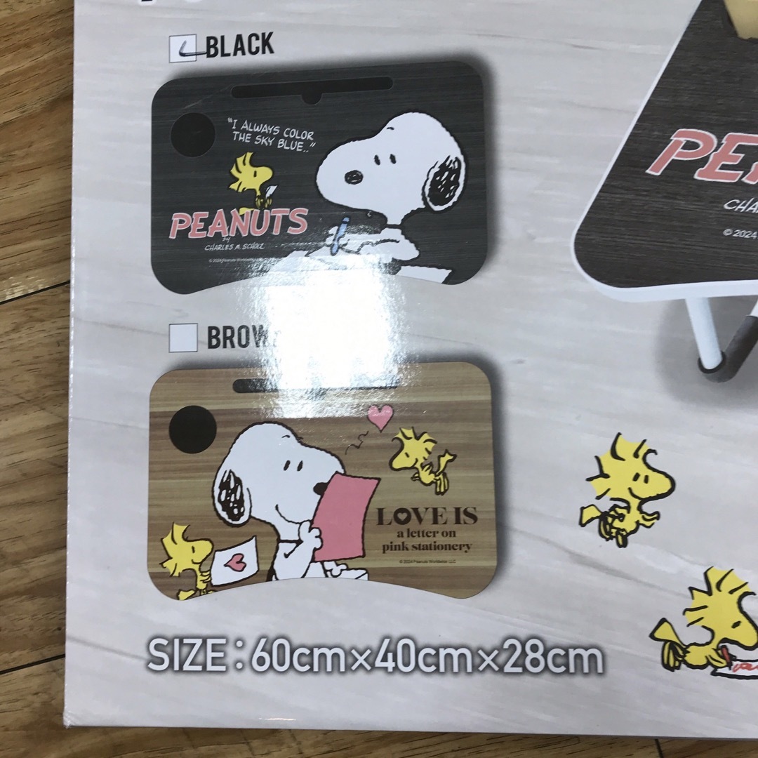 SNOOPY(スヌーピー)の新柄　スヌーピー 折りたたみテーブル　ブラック インテリア/住まい/日用品の机/テーブル(折たたみテーブル)の商品写真