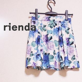 rienda - rienda リエンダ　ミニスカート　白　花柄　ボックスプリーツ　バラ柄