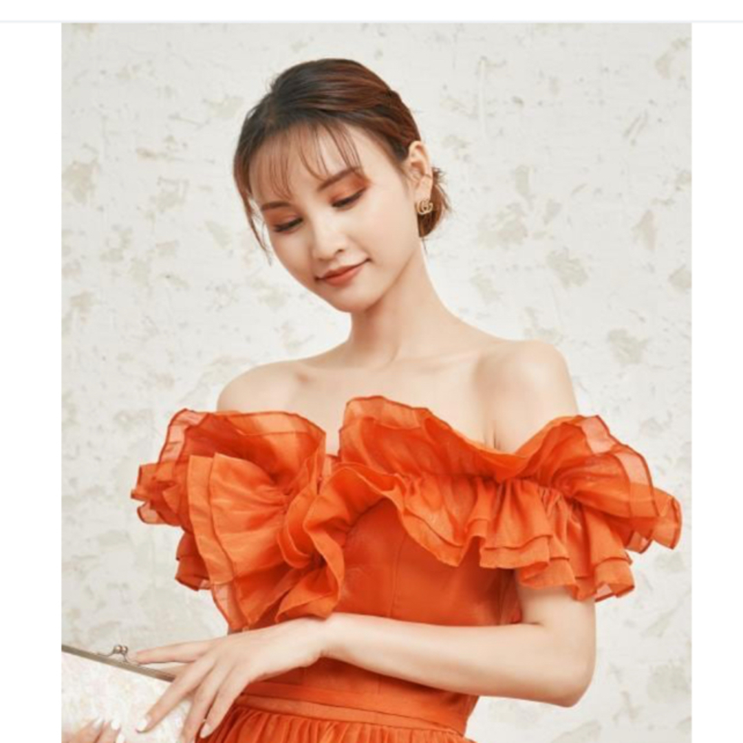ビタミンドレス　カラードレス　ウェディング　オレンジフリルオフショルダー レディースのフォーマル/ドレス(ウェディングドレス)の商品写真