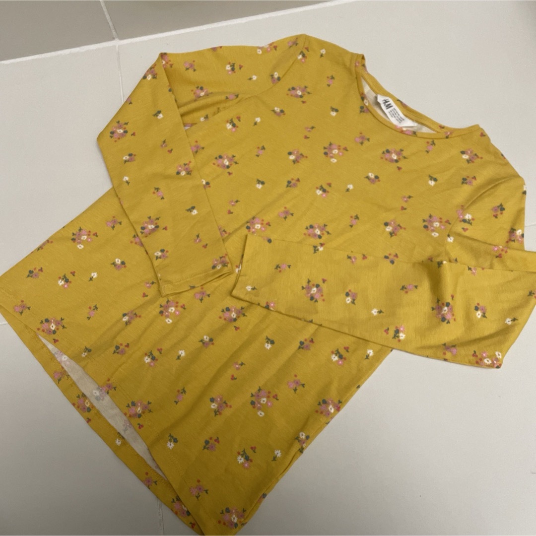 H&H(エイチアンドエイチ)の新品　H&M 花柄　ロングtシャツ　134/140 キッズ/ベビー/マタニティのキッズ服女の子用(90cm~)(Tシャツ/カットソー)の商品写真