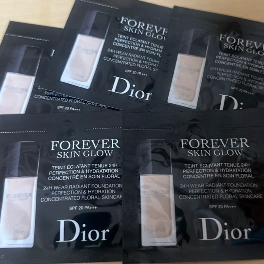 Dior(ディオール)のディオールスキンフォーエヴァーフィルドグロウ 5点 コスメ/美容のキット/セット(サンプル/トライアルキット)の商品写真