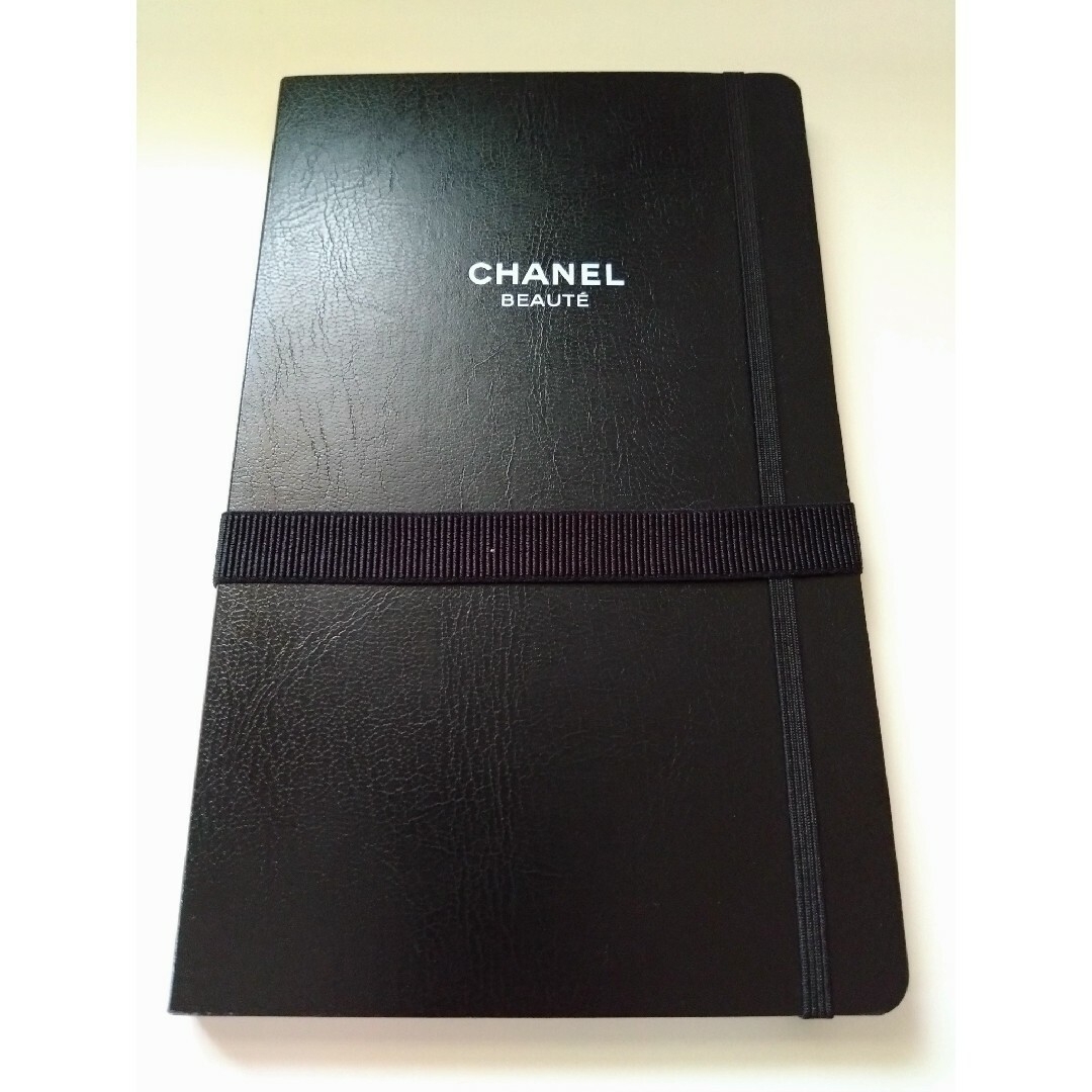 CHANEL(シャネル)の【新品・未使用】シャネル ノベルティ ノート 黒 インテリア/住まい/日用品の文房具(ノート/メモ帳/ふせん)の商品写真