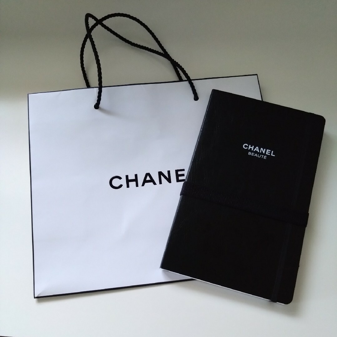 CHANEL(シャネル)の【新品・未使用】シャネル ノベルティ ノート 黒 インテリア/住まい/日用品の文房具(ノート/メモ帳/ふせん)の商品写真