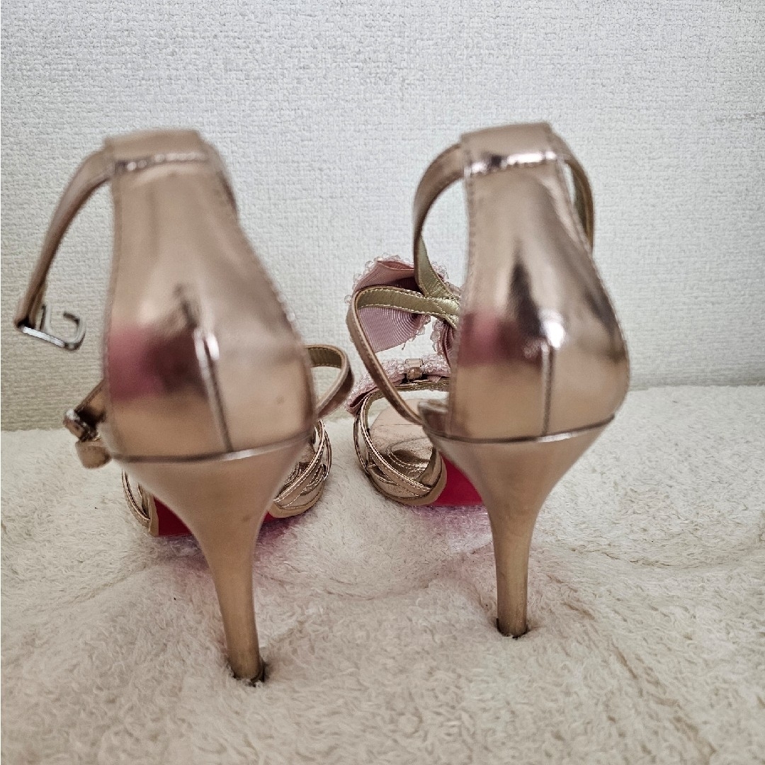 未使用 ピュアシュール サンダル 超かわいいピンクのビーズリボン 24.0cm レディースの靴/シューズ(サンダル)の商品写真