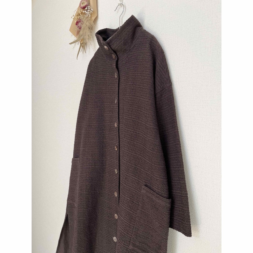 RAKU また着たくなる服　タートルネック　春コート　ブラウス　チョコ色　F レディースのジャケット/アウター(スプリングコート)の商品写真