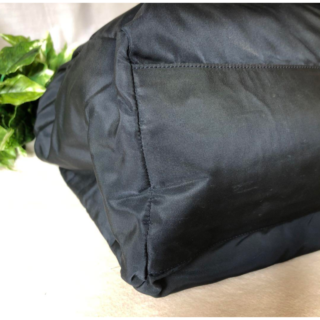 PRADA(プラダ)の【最終値下げ‼︎】PRADA トートバッグ  黒 ブラック 大容量 A4サイズ可 レディースのバッグ(トートバッグ)の商品写真
