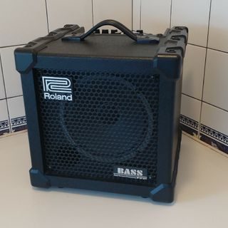 ローランドベースアンプ　ROLAND CUBE-20XL BASS