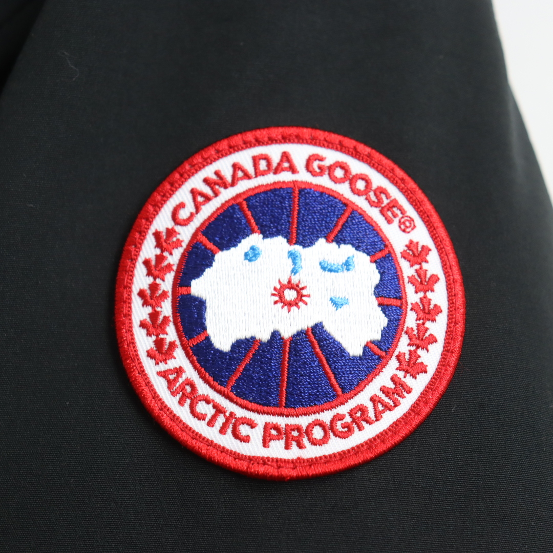 CANADA GOOSE(カナダグース)の良品 CANADA GOOSE カナダグース 3426MA CHATEAU コヨーテファー ロゴワッペン付き フーデッド  ダウンジャケット ブラック S カナダ製 正規品 メンズのジャケット/アウター(ダウンジャケット)の商品写真