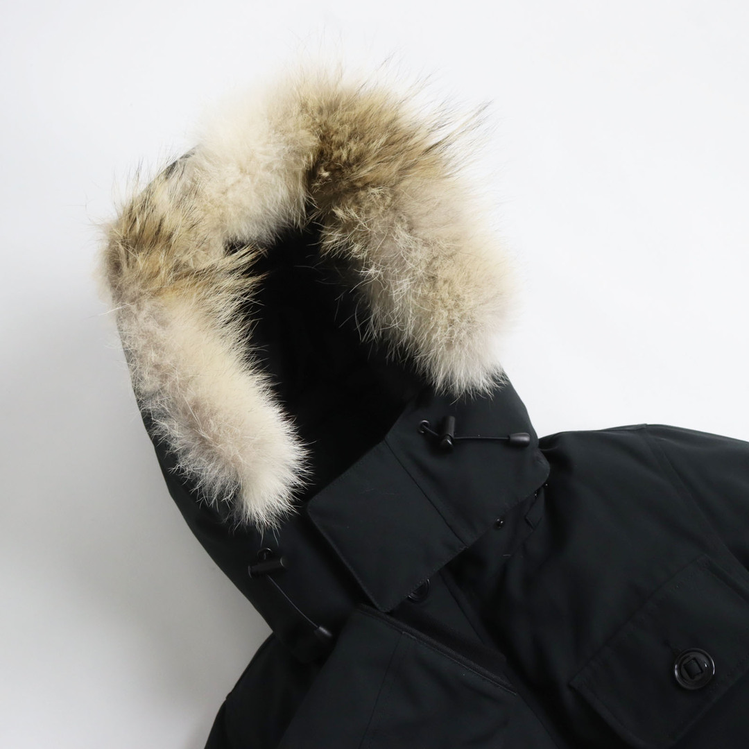 CANADA GOOSE(カナダグース)の良品 CANADA GOOSE カナダグース 2301JM RUSSELL ラッセル コヨーテファー付き ロゴワッペン付き  フーデッドダウンジャケット ブラック S カナダ製 正規品 メンズのジャケット/アウター(ダウンジャケット)の商品写真