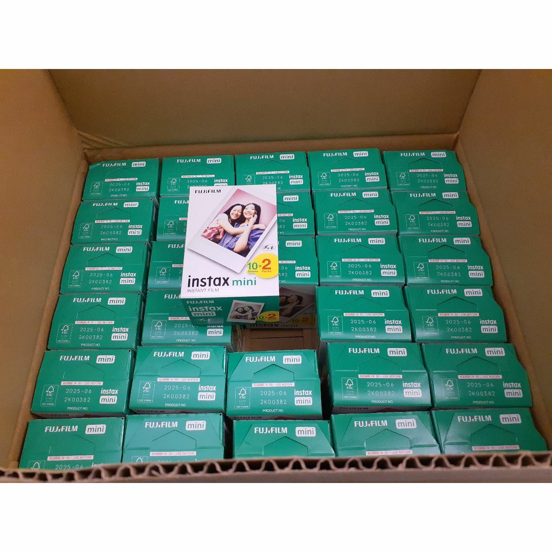 富士フイルム(フジフイルム)のチェキフィルムINSTAX MINI(20枚入り)×30個セット [600枚入] スマホ/家電/カメラのカメラ(フィルムカメラ)の商品写真