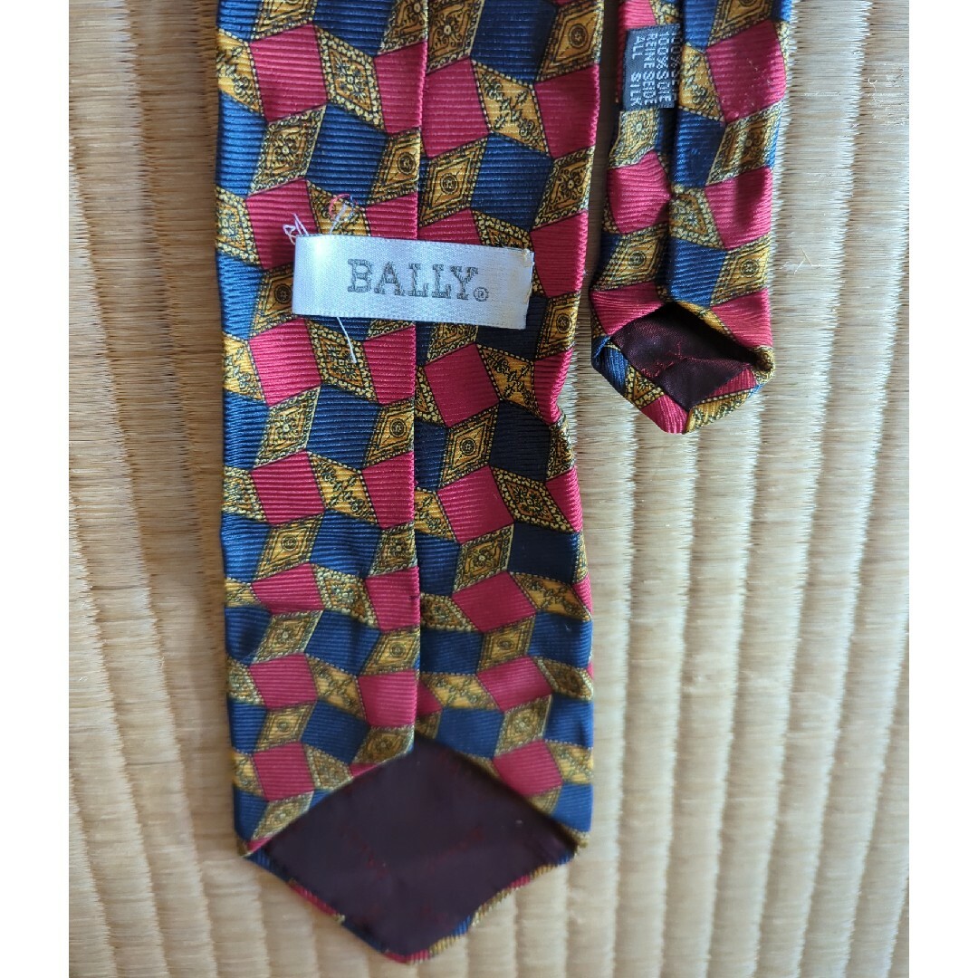 Bally(バリー)のBALLY　ネクタイ　赤　青　黄 メンズのファッション小物(ネクタイ)の商品写真