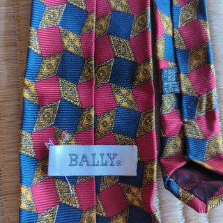 バリー(Bally)のBALLY　ネクタイ　赤　青　黄(ネクタイ)