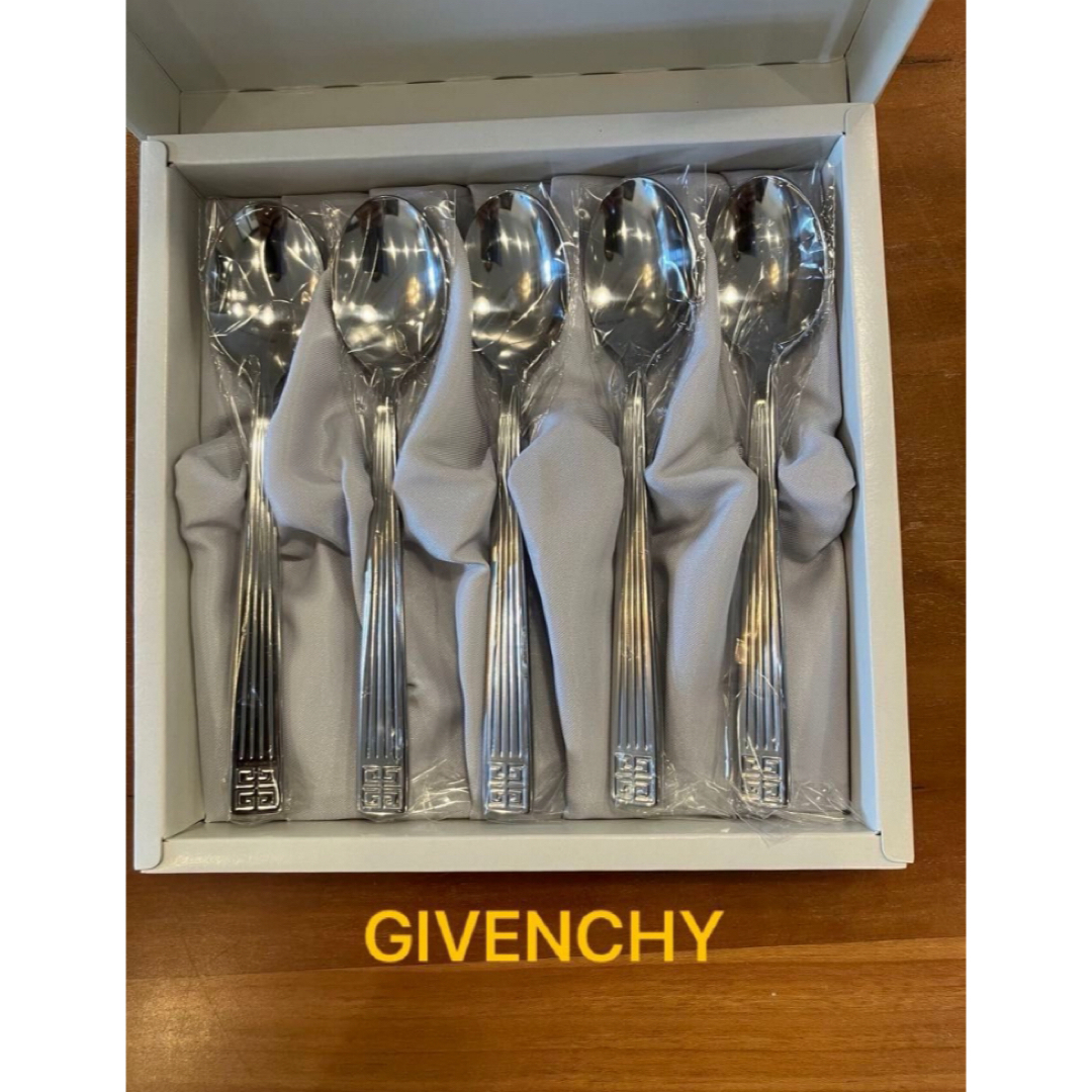 GIVENCHY(ジバンシィ)の新品未使用　GIVENCHY  コーヒースプーン　セット キッズ/ベビー/マタニティの授乳/お食事用品(スプーン/フォーク)の商品写真