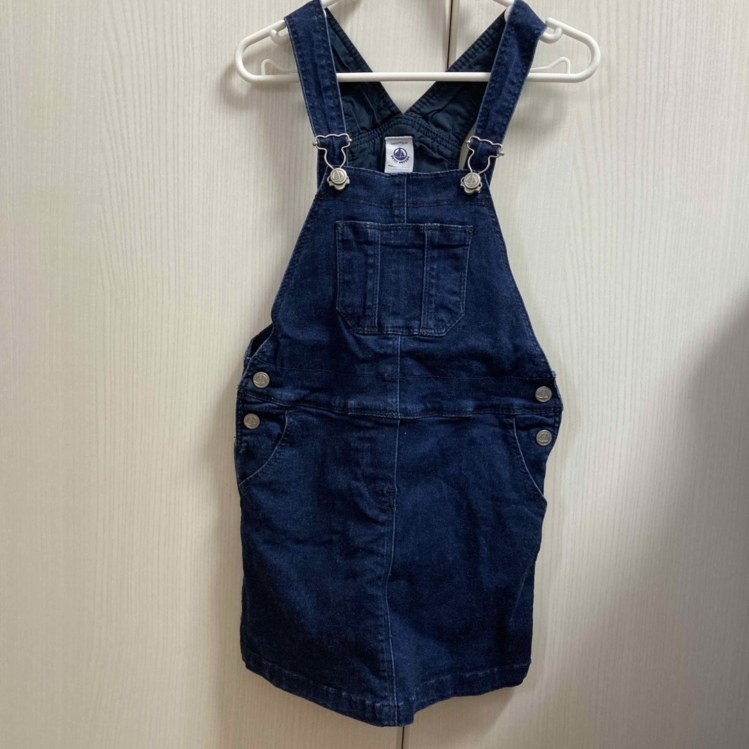 PETIT BATEAU(プチバトー)のプチバトー　デニムジャンパースカート　5ans 110 キッズ/ベビー/マタニティのキッズ服女の子用(90cm~)(ワンピース)の商品写真