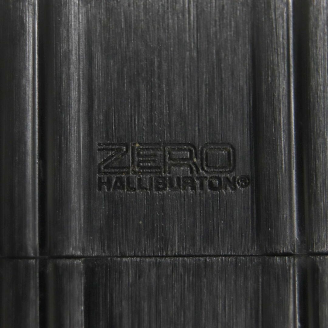 ZERO HALLIBURTON(ゼロハリバートン)の美品▼ZERO HALLIBURTON ゼロハリバートン 2 ZIPP/ジッポ ロゴ刻印入り オイルライター ブラック USA製 木箱付き メンズのファッション小物(タバコグッズ)の商品写真