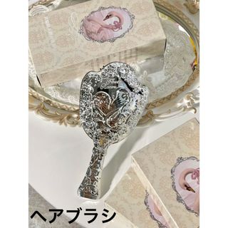 フラワーノーズ　スワンバレエシリーズ　ヘアーブラシ　白鳥　数量限定　可愛い　美品(ヘアブラシ/クシ)