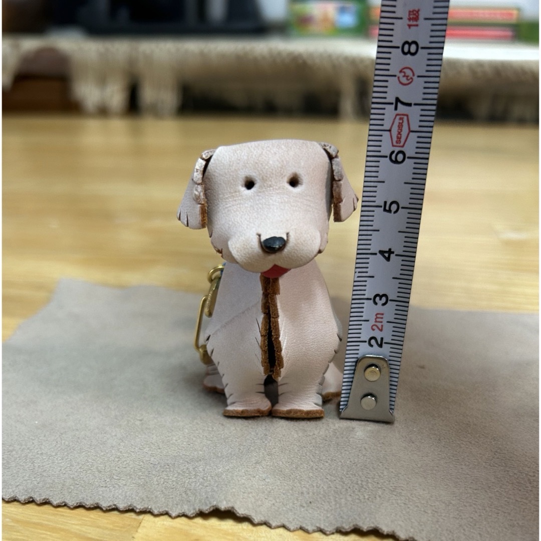 犬　キーホルダー　チャーム　革細工 レディースのファッション小物(キーホルダー)の商品写真