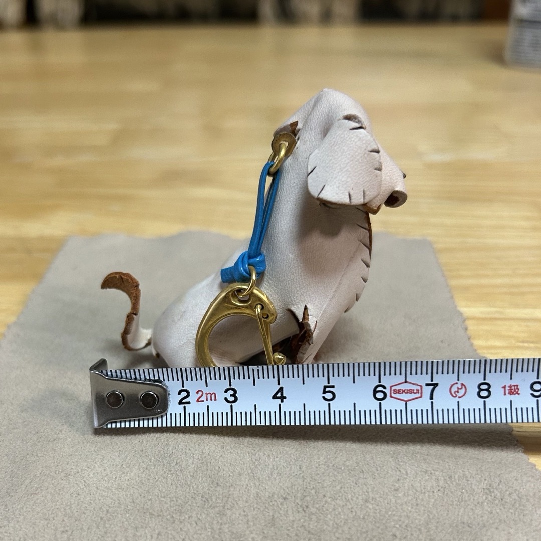 犬　キーホルダー　チャーム　革細工 レディースのファッション小物(キーホルダー)の商品写真