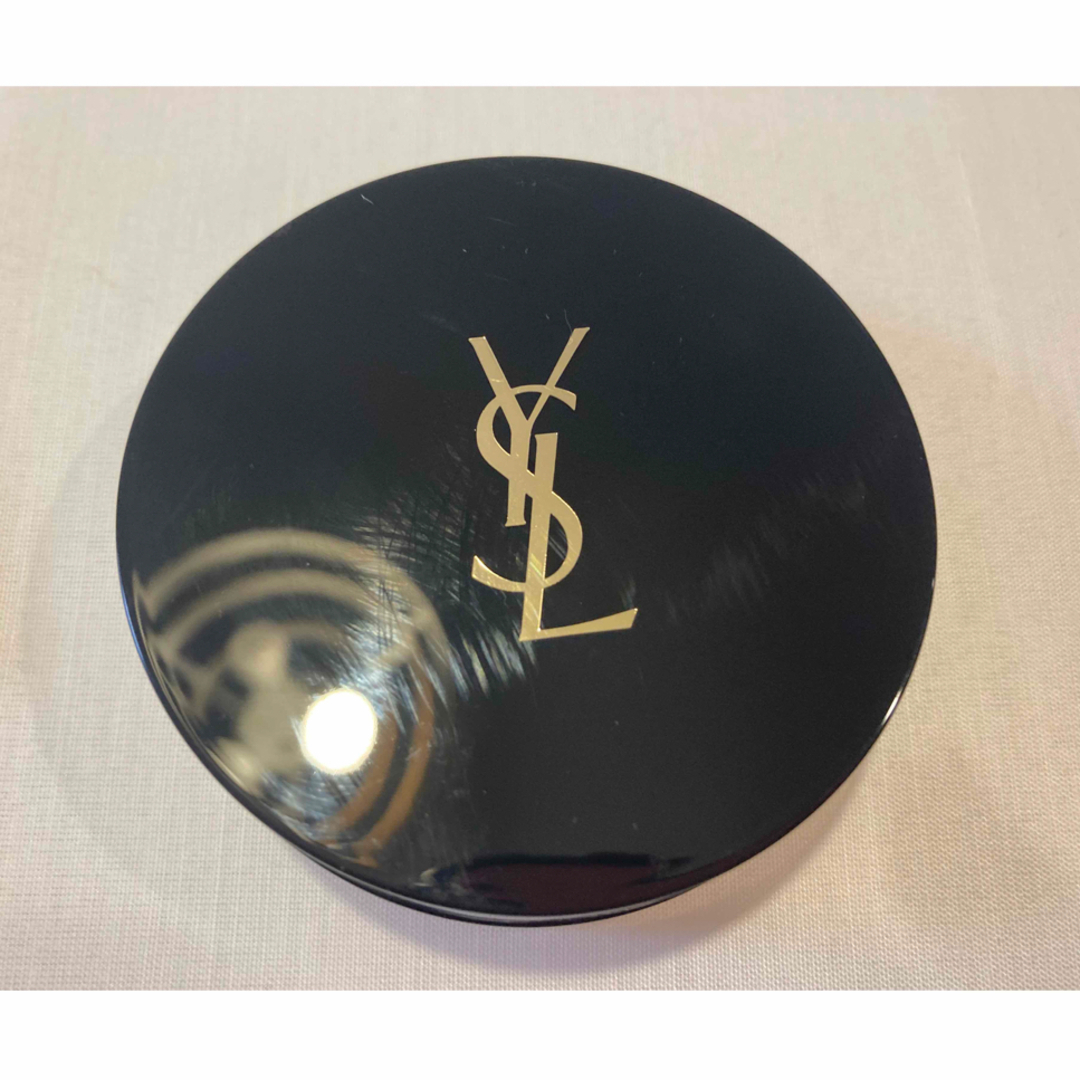 Yves Saint Laurent Beaute(イヴサンローランボーテ)のイヴ・サンローラン アンクル ド ポー コンパクト B30 コスメ/美容のベースメイク/化粧品(ファンデーション)の商品写真