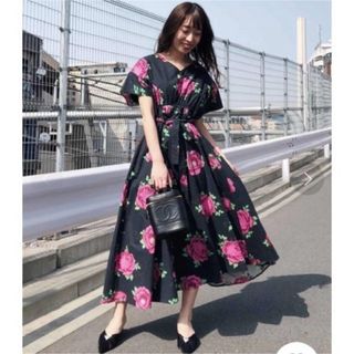 アメリヴィンテージ(Ameri VINTAGE)の値下げ　アメリLUCY V-NECK DRESS完売商品(ロングワンピース/マキシワンピース)