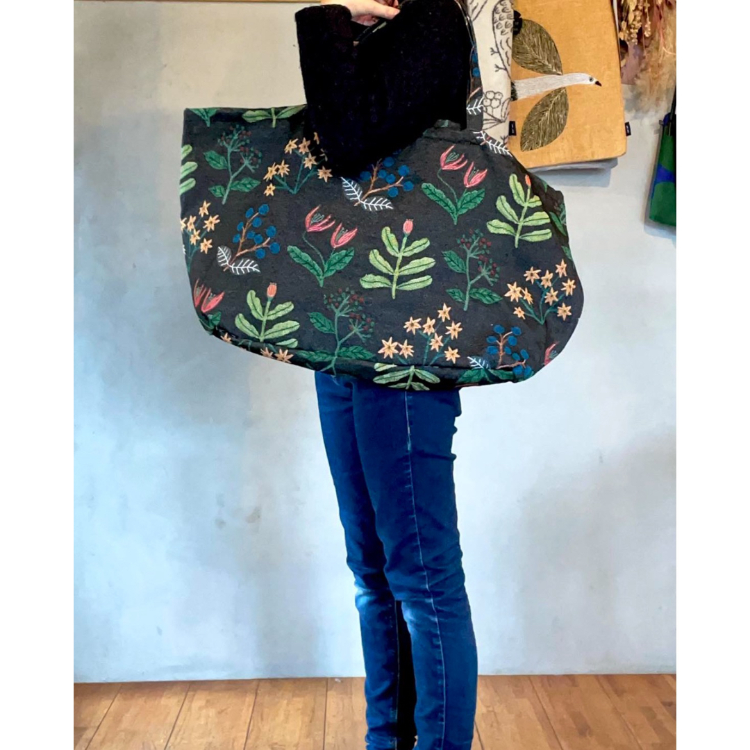 松尾ミユキ　マーケットバッグ　Flowers02/BK バック レディースのバッグ(トートバッグ)の商品写真