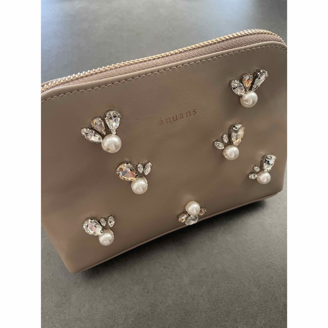 ánuans(アニュアンス)のanuans NOVELTY BIJOUX POUCH beige レディースのファッション小物(ポーチ)の商品写真