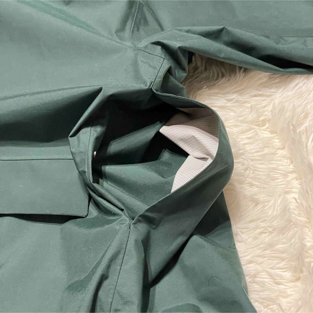 HELLY HANSEN(ヘリーハンセン)のヘリーハンセン　ランドノーム　アクタス　レインコート　グリーン　新品未使用 メンズのジャケット/アウター(マウンテンパーカー)の商品写真