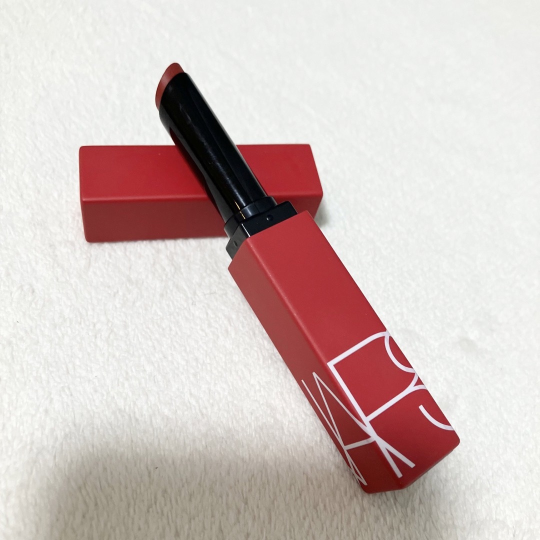 NARS(ナーズ)のNARS パワーマットリップスティック 132 DRAGON GIRL コスメ/美容のベースメイク/化粧品(口紅)の商品写真