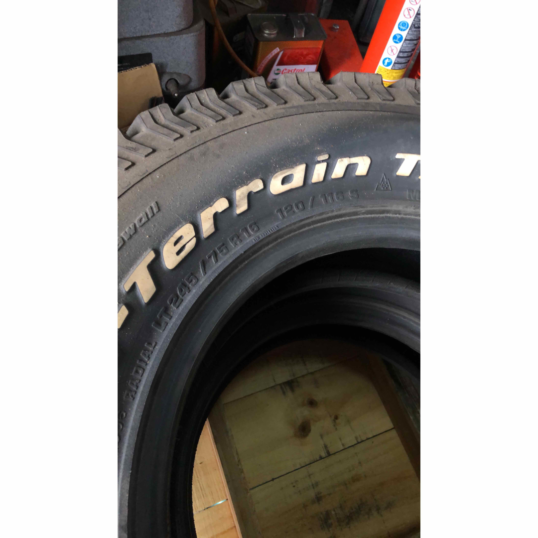 BFグッドリッチ(ビーエフグッドリッチ)のタイヤ　中古　2本　LT245/75R16 120/116S グッドリッチ 自動車/バイクの自動車(タイヤ)の商品写真