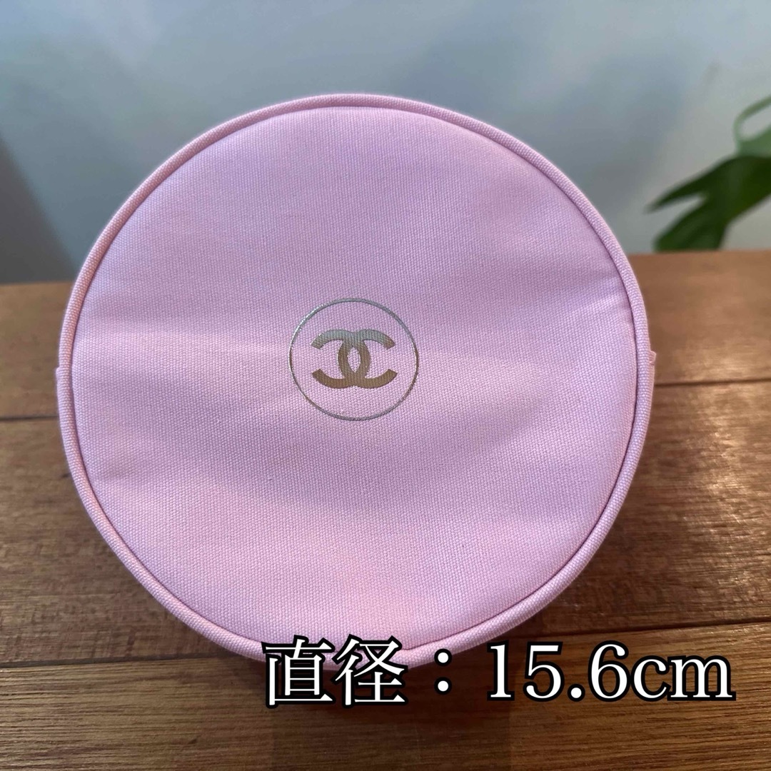 CHANEL(シャネル)のCHANEL シャネル　ラウンド化粧ポーチ　ピンク　新品未使用 レディースのファッション小物(ポーチ)の商品写真