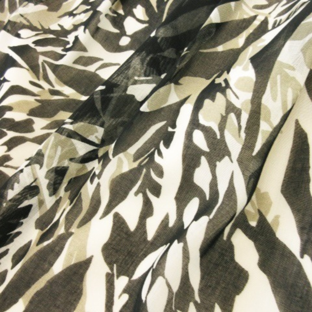 COUP DE CHANCE(クードシャンス)のクードシャンス スカート フレア ひざ丈 シアー エアリー 総柄 36 グレー レディースのスカート(ひざ丈スカート)の商品写真