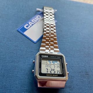 カシオ(CASIO)のカシオ　デジタル腕時計　（新品）海外モデル　レトロスタイル　ワールドタイムモデル(腕時計(デジタル))