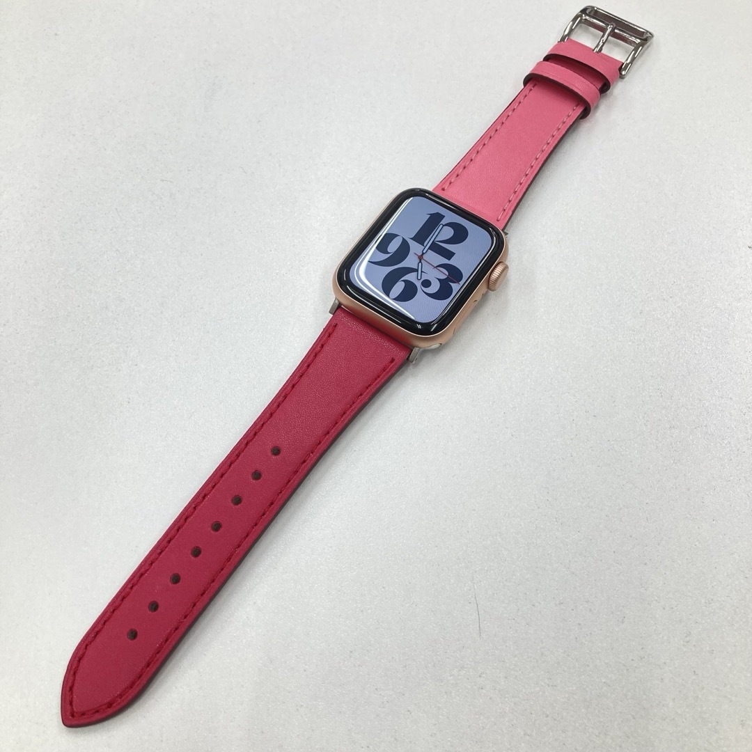 Apple Watch(アップルウォッチ)のアップルウォッチ se ゴールド 40mm スマートウォッチ Apple スマホ/家電/カメラのスマートフォン/携帯電話(その他)の商品写真