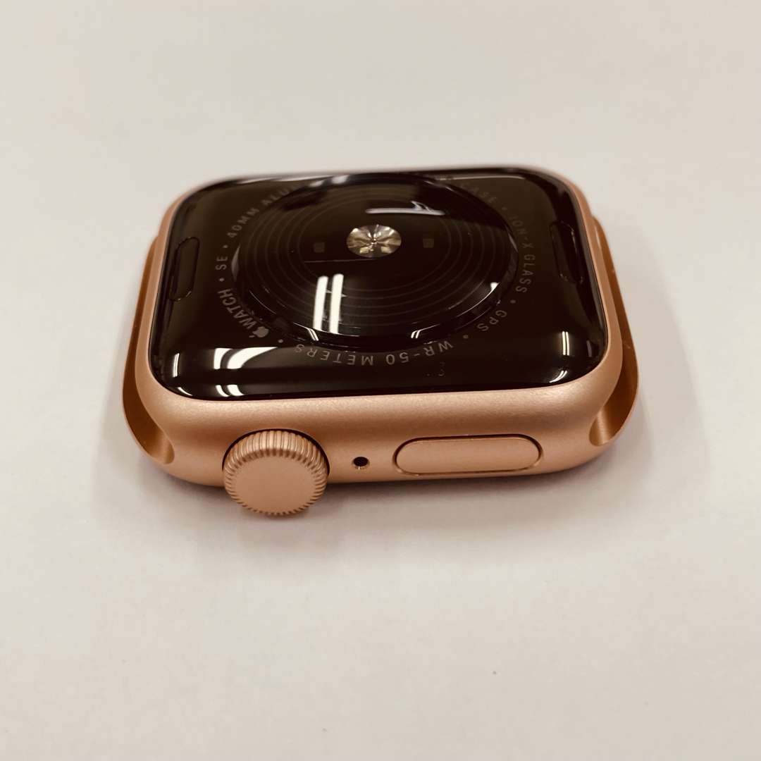 Apple Watch(アップルウォッチ)のアップルウォッチ se ゴールド 40mm スマートウォッチ Apple スマホ/家電/カメラのスマートフォン/携帯電話(その他)の商品写真