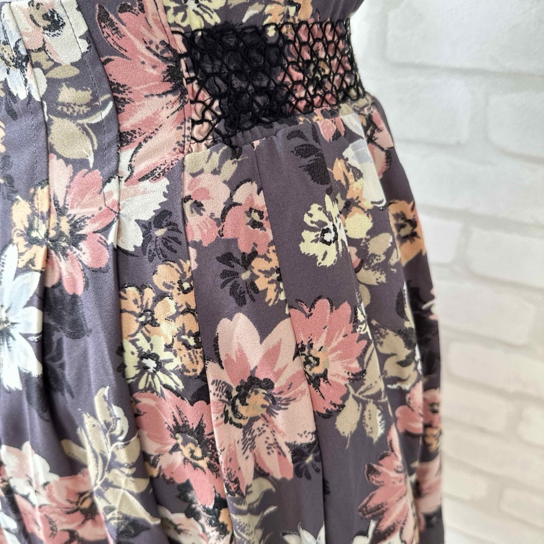 COCO DEAL(ココディール)のCOCODEAL ココディール 花柄ミニスカート フラワー グレー M レディースのスカート(ミニスカート)の商品写真