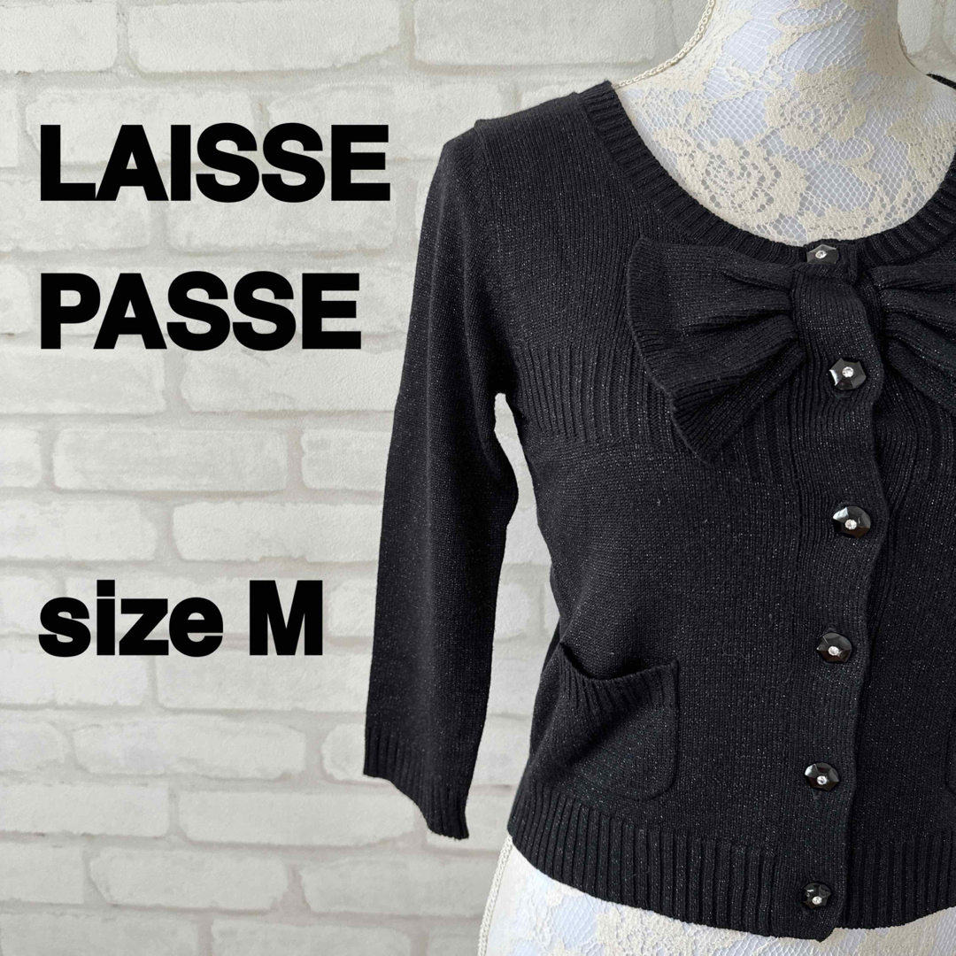 LAISSE PASSE(レッセパッセ)のLAISSEPASSE レッセパッセ リボンモチーフラメニットカーディガン 黒 レディースのトップス(カーディガン)の商品写真