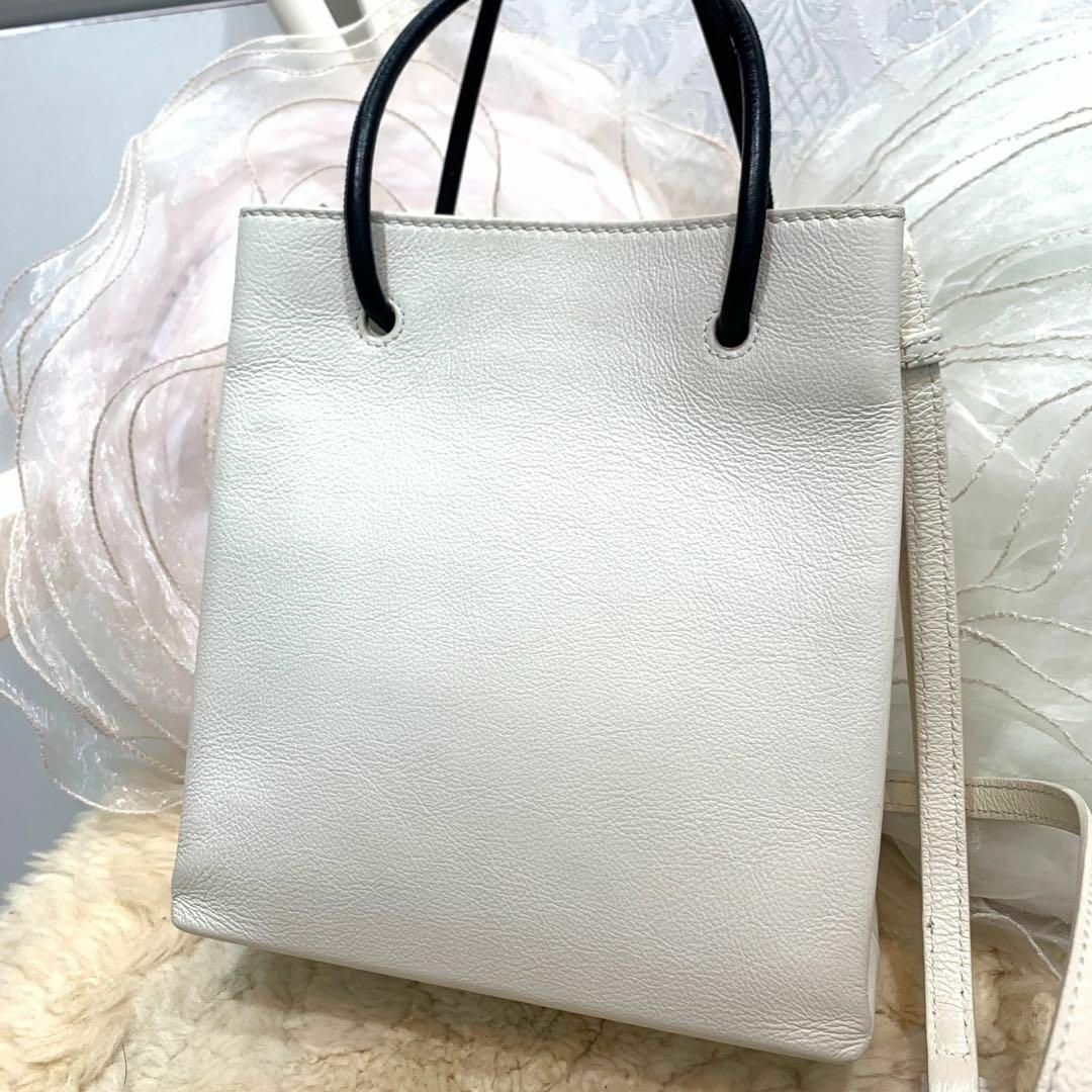 BALENCIAGA BAG(バレンシアガバッグ)の☆美品☆BALENCIAGA ショッピングトートXXS 2WAYバッグ ホワイト レディースのバッグ(ショルダーバッグ)の商品写真