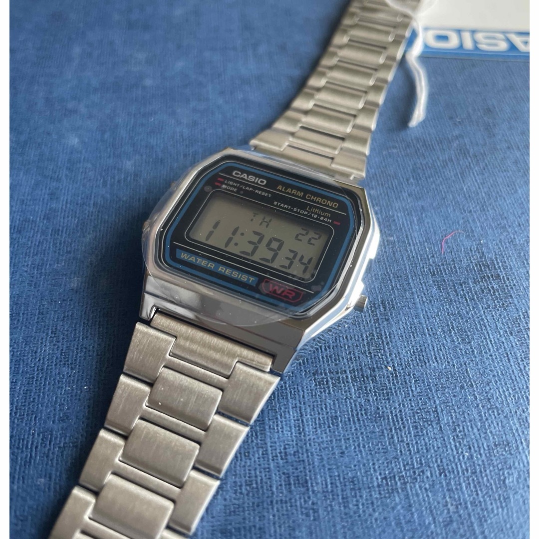 CASIO(カシオ)のカシオ　デジタル腕時計　新品未使用　ステンレス　レトロデザイン　薄型タイプ メンズの時計(腕時計(デジタル))の商品写真