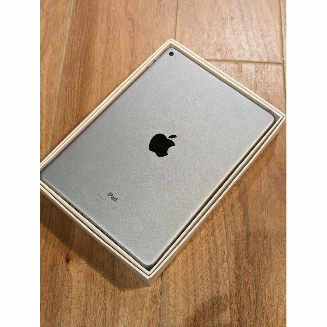 Apple(アップル)の【美品】iPad Air 2 16GB A1566 （090） スマホ/家電/カメラのPC/タブレット(タブレット)の商品写真