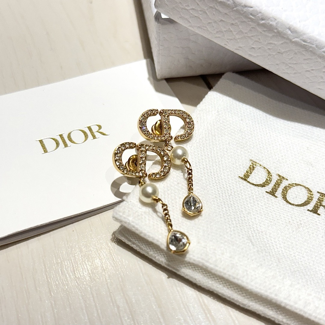 Christian Dior(クリスチャンディオール)の最安値　Petit CD ピアス レディースのアクセサリー(ピアス)の商品写真