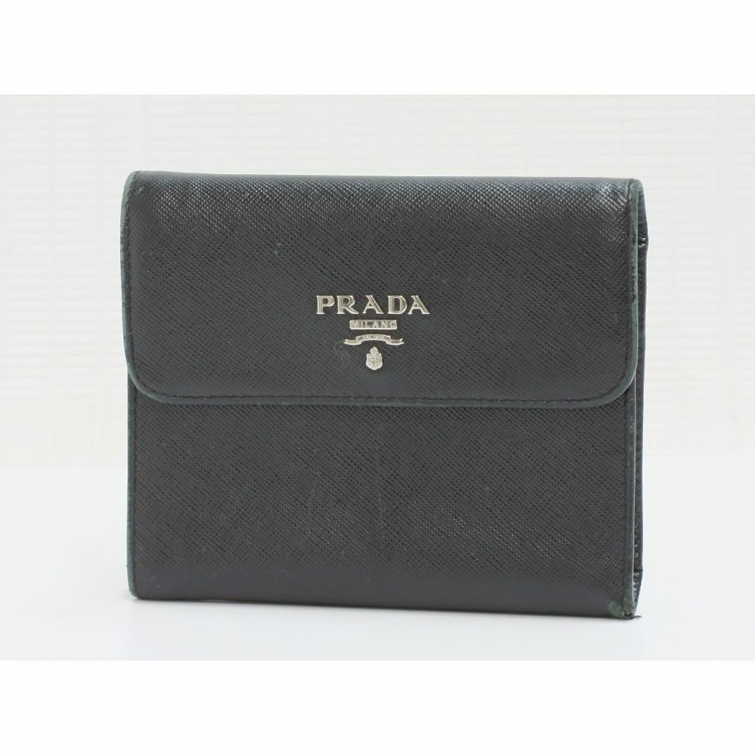 PRADA(プラダ)のプラダ　サフィアーノ　三つ折り財布　黒　ブラック系　PRADA　18679802 レディースのファッション小物(財布)の商品写真