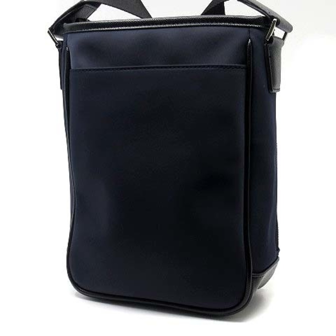 TAKEO KIKUCHI(タケオキクチ)のタケオキクチ キーリング付き ミドルサイズ ショルダーバッグ ダークネイビー 紺 メンズのバッグ(ショルダーバッグ)の商品写真