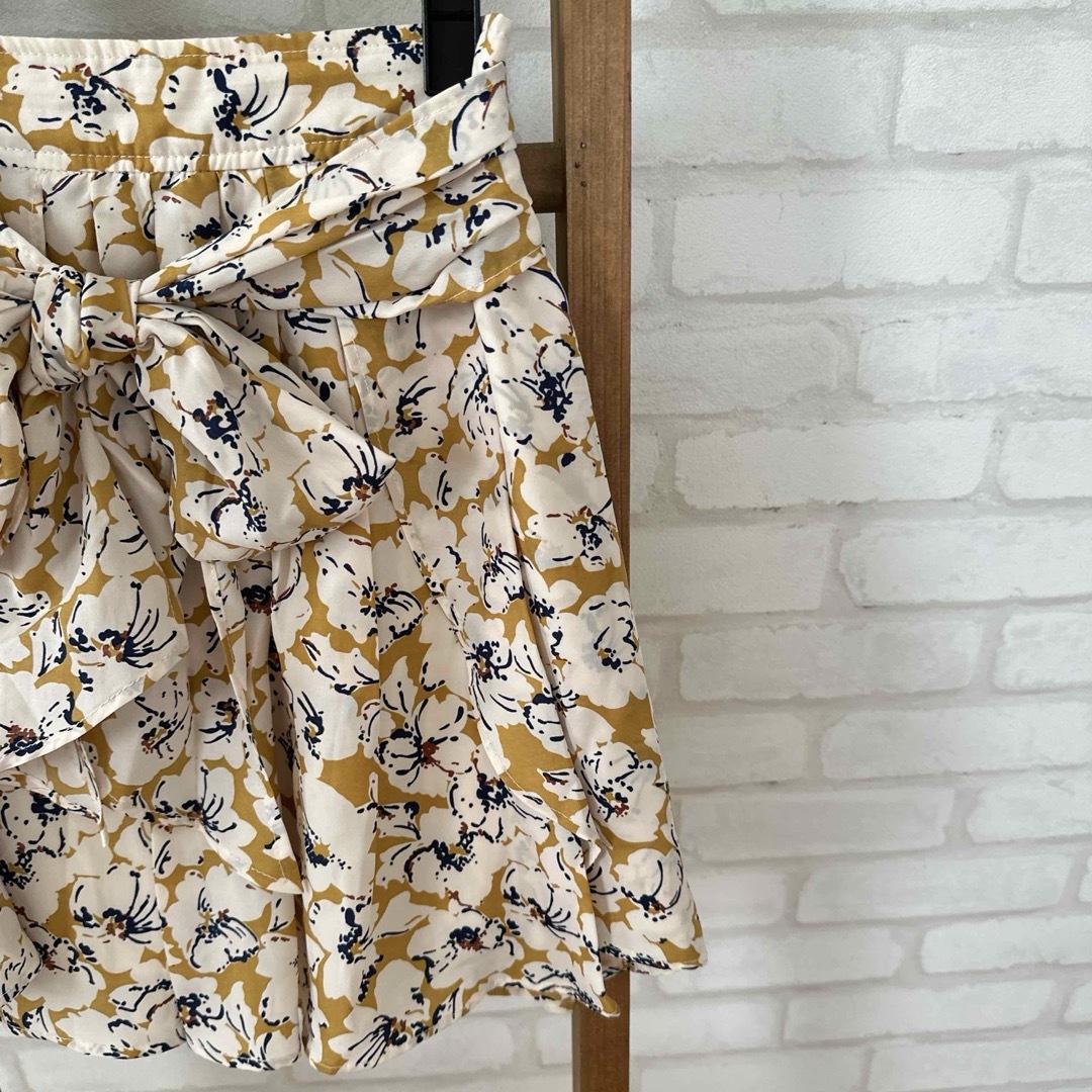 COCO DEAL(ココディール)のCOCODEAL ココディール 花柄ミニスカート リボン イエロー  M レディースのスカート(ミニスカート)の商品写真