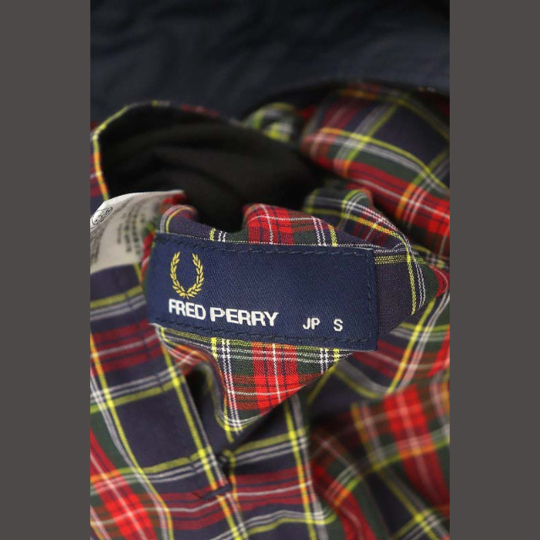 FRED PERRY(フレッドペリー)のフレッドペリー リバーシブルジャケット 中綿 ジップアップ チェック フード S レディースのジャケット/アウター(その他)の商品写真