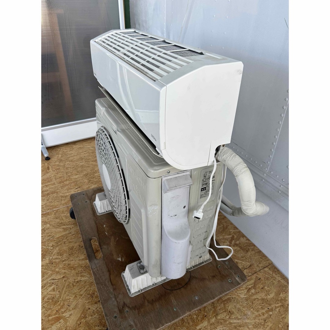 日立(ヒタチ)の白くまくん　エアコン　6畳　日立　コンパクト　リモコン　クーラー　リモコン　室内 スマホ/家電/カメラの冷暖房/空調(エアコン)の商品写真