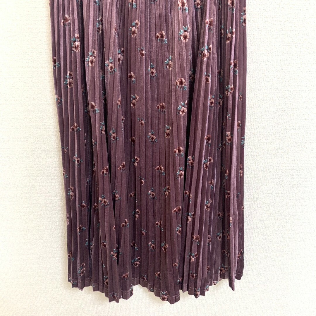 AS KNOW AS PINKY(アズノゥアズピンキー)のアズノゥアズピンキー　プリーツスカート　F　パープル　グリーン　花柄　ベロア レディースのスカート(ロングスカート)の商品写真